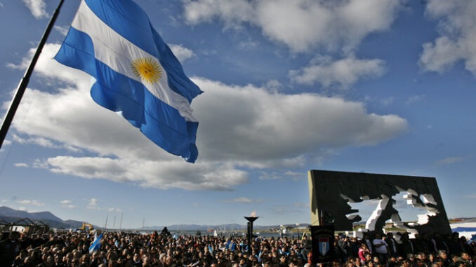 ACTO POR EL 25 ANIVERSARIO GUERRA ENTRE ARGENTINA E INGLATERRA