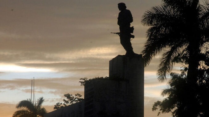CUBA-VILLA CLARA-CON EL CHÉ EN LA CONCIENCIA Y EL CORAZÓN