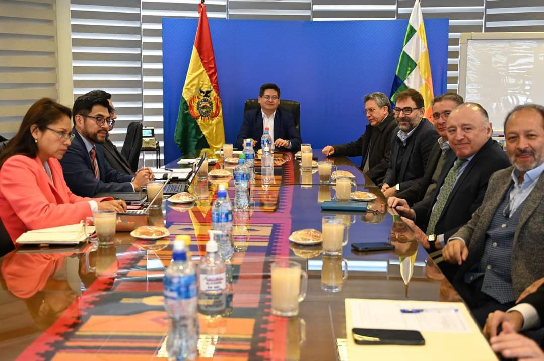 Gobierno y empresarios se reúnen para evaluar acuerdos y considerar ...